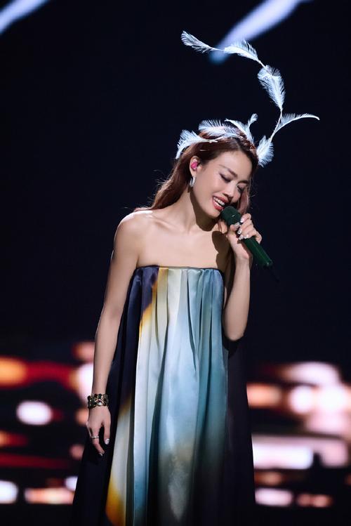 新澳门彩最快开奖记录和容祖儿真把雨唱来了与
