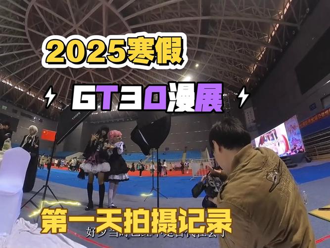 新澳2025年正版资料和漫展2女童衣着暴露与漫展小女孩